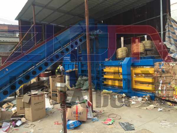 半自動(dòng)廢紙打包機(jī)