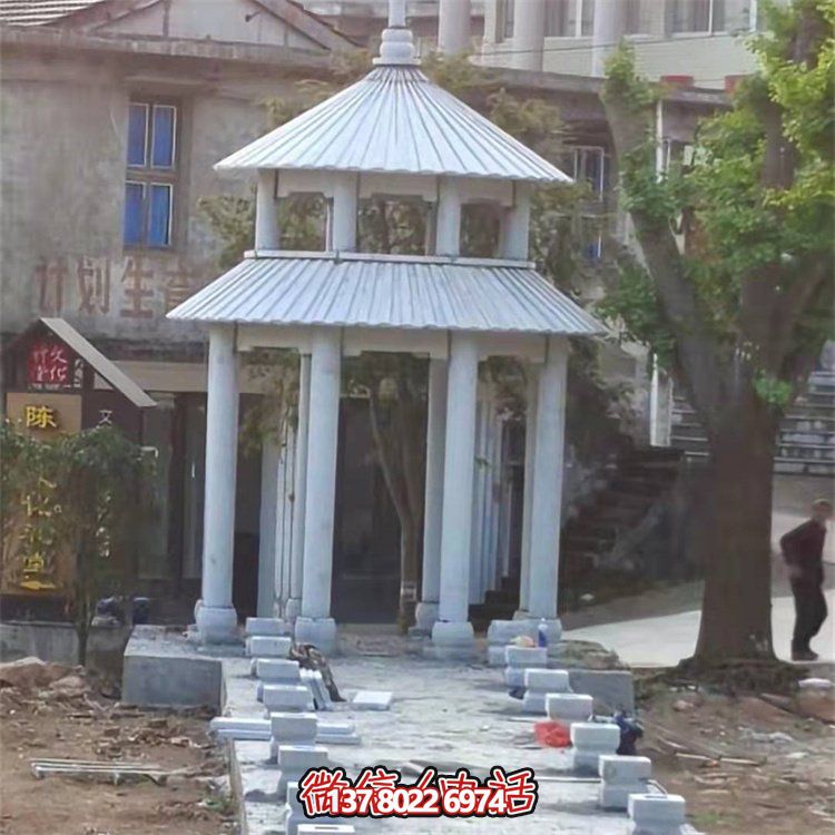 精美大理石雕刻二層涼亭，為農村文化廣場添彩