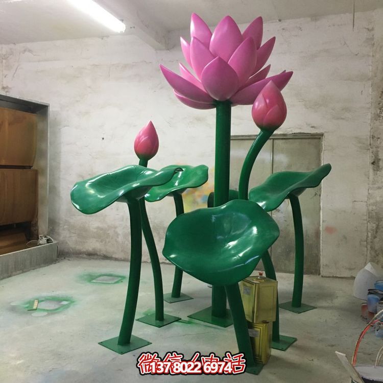 大型不銹鋼彩繪蓮花擺件，為游樂場、商場、戶外公園增色