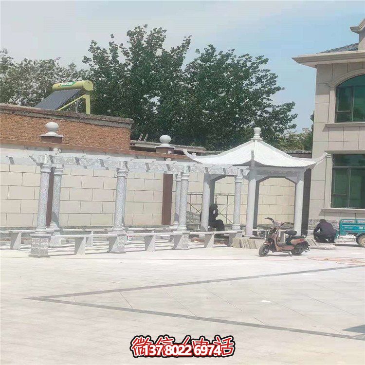 仿古涼亭，大理石裝飾，搭配花架，為別墅院子增添份量