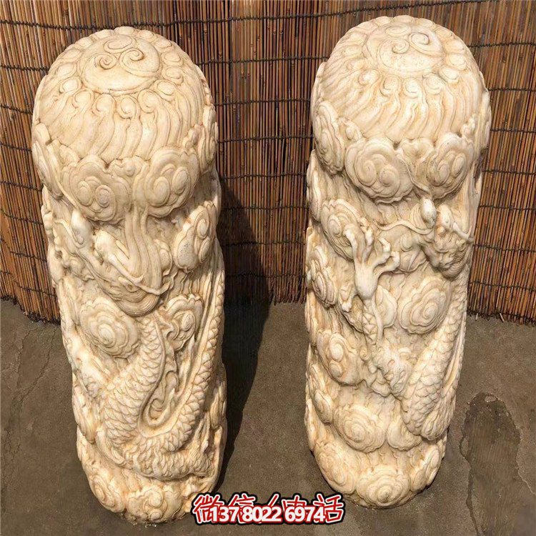 精美石柱浮雕擺件，添上龍庭院門口的濃濃文化氣息