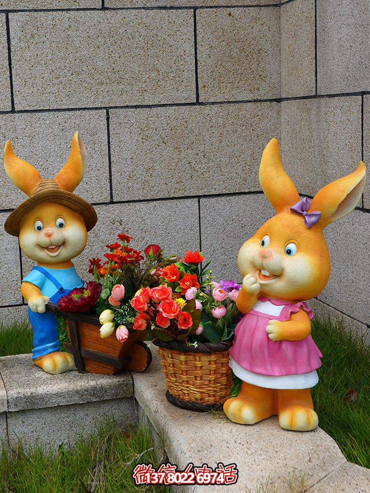 玻璃鋼彩繪只兔子雕塑，為庭院增添精彩