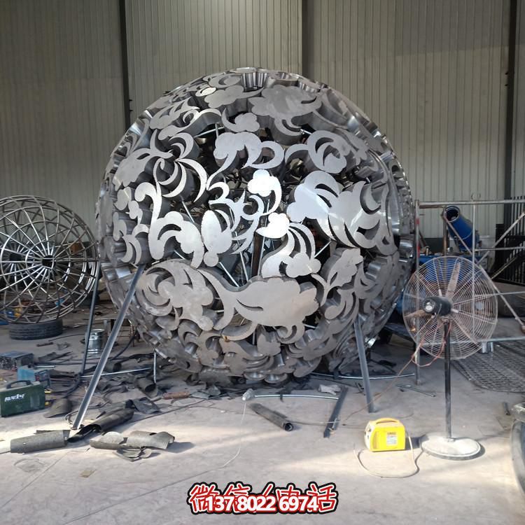 大型不銹鋼室內鏤空圓球雕塑
