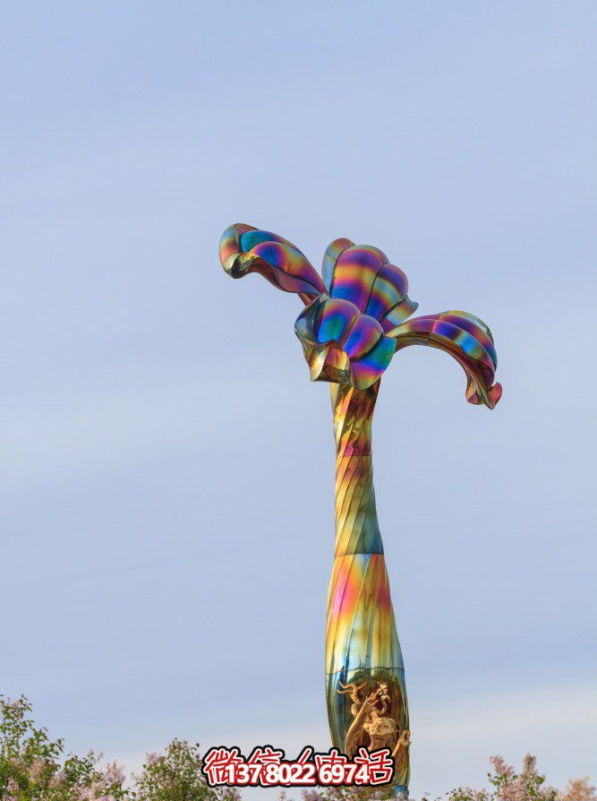 玻璃鋼藝術雕塑，點綴五彩花朵，為公園景觀帶來絢麗奪目的藝術氛圍