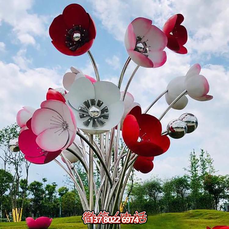 不銹鋼彩繪大型花朵雕塑，為景區廣場增添色彩