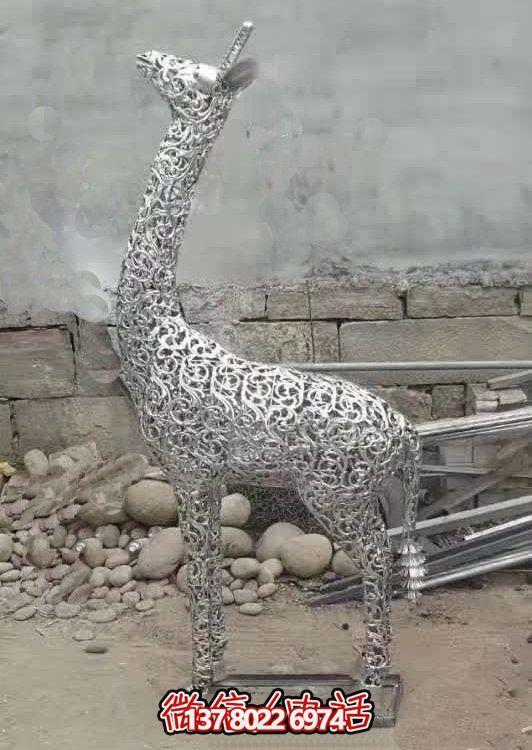 以藝術打造不銹鋼小鹿雕塑，讓戶外園林景觀更加鏤空精美