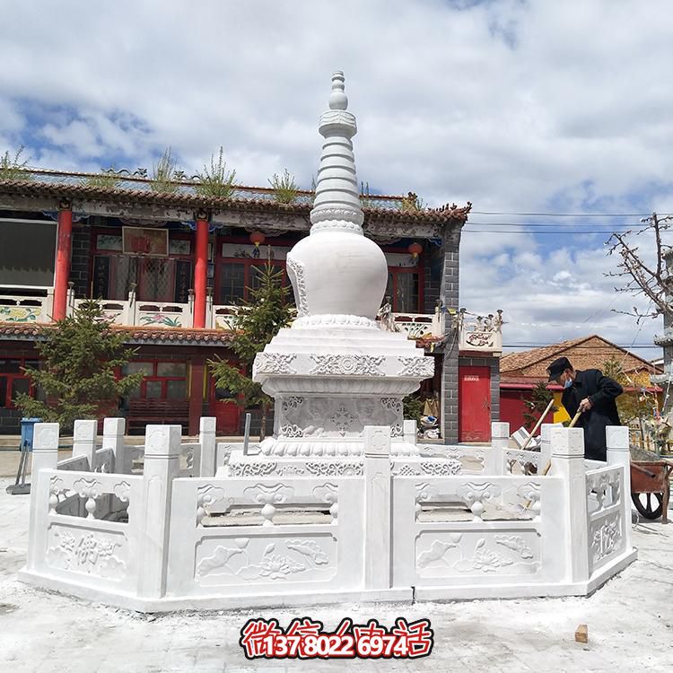 大型石雕舍利塔，宗教寺廟裝置