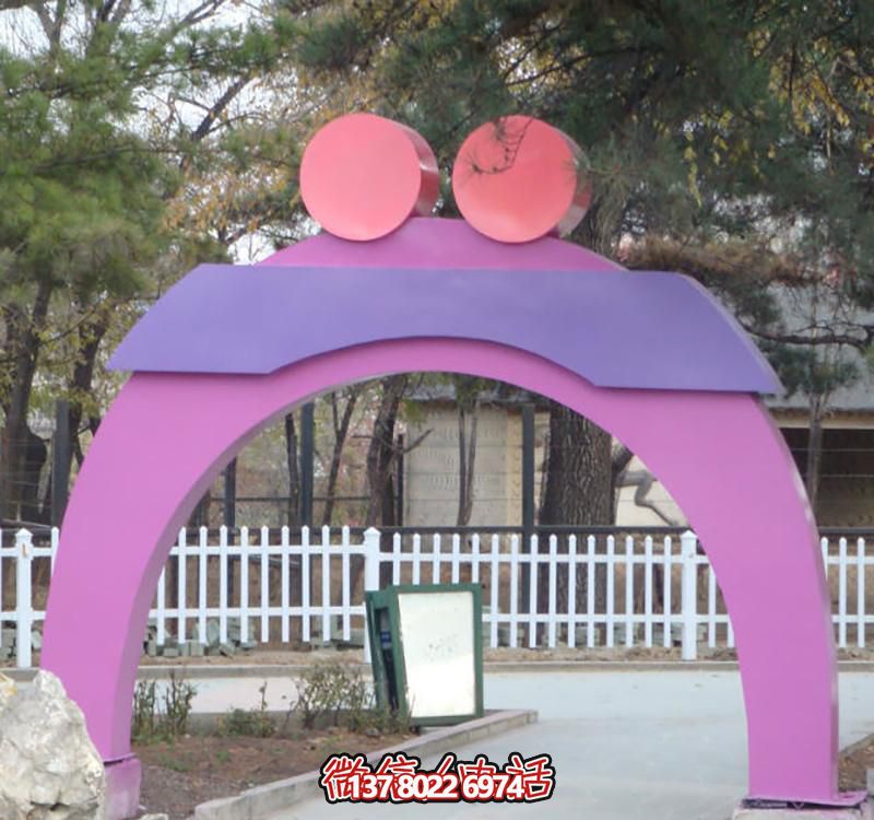 創意玻璃鋼愛心雕塑，裝點城市公園