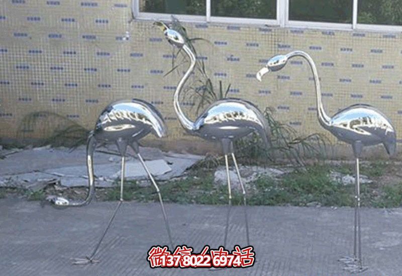 不銹鋼火烈鳥雕塑，完美擺放于室內外庭院