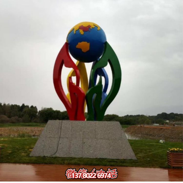 大型不銹鋼彩繪噴漆雕塑，為景區景觀廣場增色