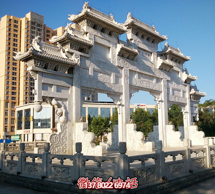 精美石雕牌坊，給城市的小區增添了一抹精致的文化氣息