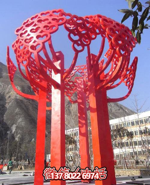 室內不銹鋼心形雕塑，點綴別墅景區美景