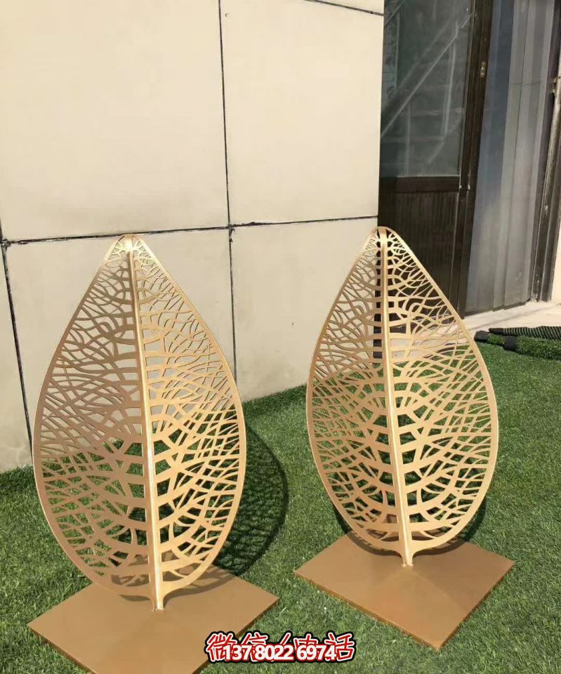 園林景觀不銹鋼鏤空樹(shù)葉雕塑