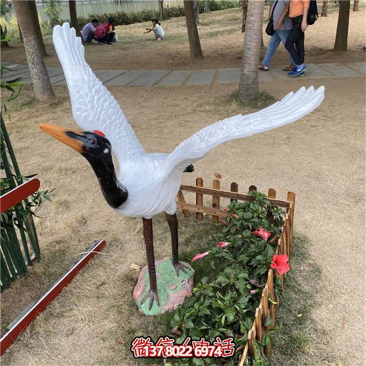 戶(hù)外園林玻璃鋼仿真仙鶴倒水